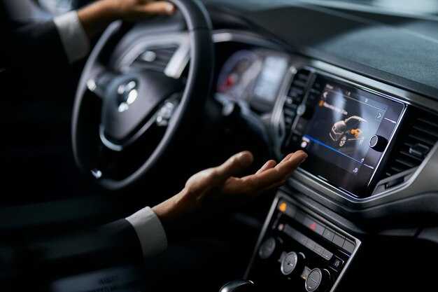 Интеграция смартфонов: CarPlay и Android Auto
