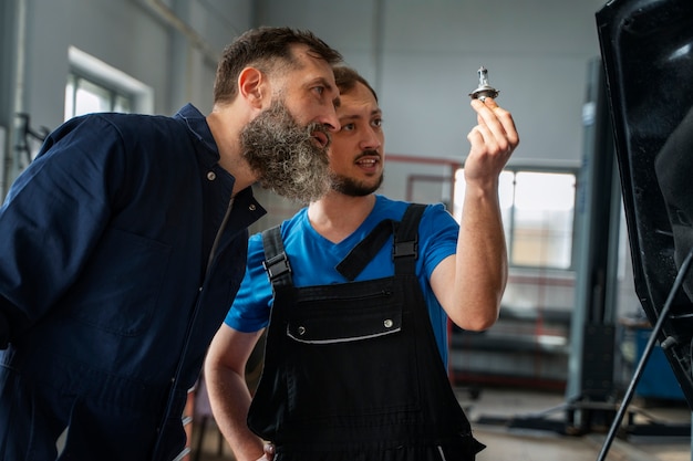 Подготовка к замене салонного фильтра на Пежо Эксперт